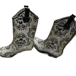 Journee Collection Black and White Patterned cowgirl Rain Boots